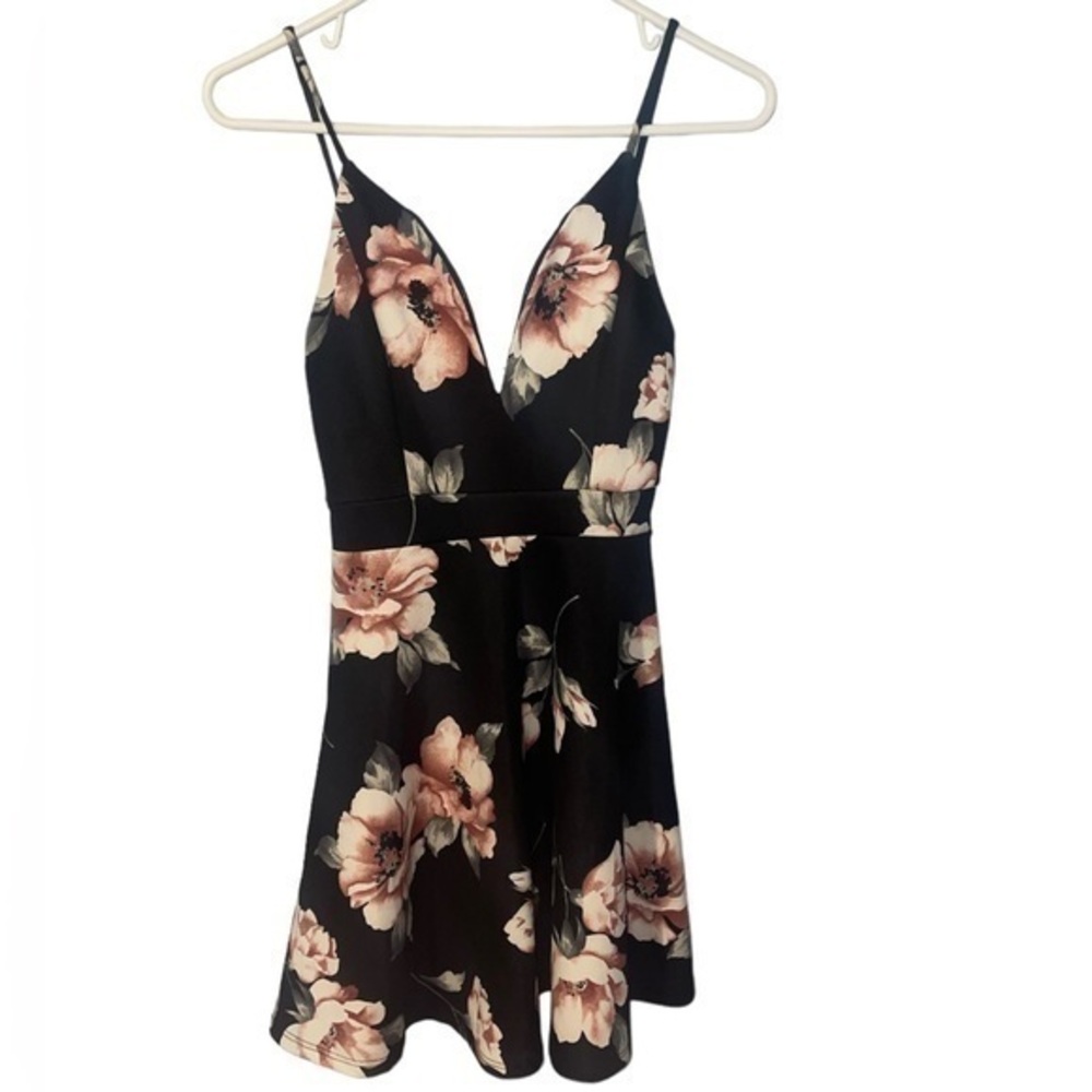 Windsor floral mini dress size small